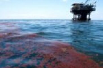 iran-persian-gulf-oil-leak-1