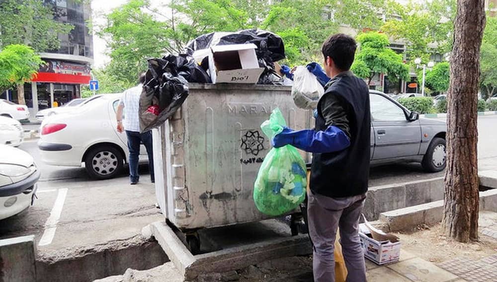 iran-trash-collector