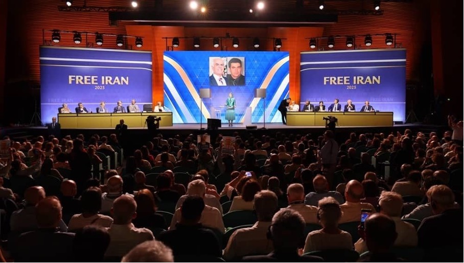Die designierte Präsidentin des NWRI, Maryam Rajavi, spricht am 31. Juli 2025 auf dem Weltgipfel „Freier Iran 2025“ in Rom, Italien.