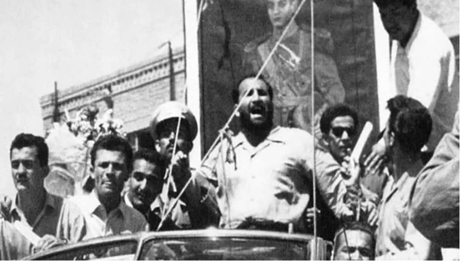 Unbenanntheute Shaban Jafari („Shaban der Hirnlose“) mit pro-Schah-Schlägern während des Putsches, der am 19. August 1953 die nationale Regierung von Premierminister Mohammad Mossadegh stürzte